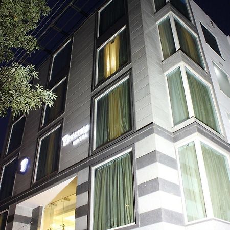 Rosemallow Hotel นิวเดลี ภายนอก รูปภาพ