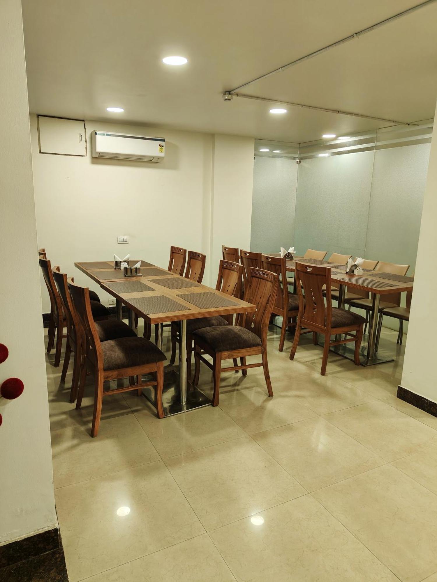 Rosemallow Hotel นิวเดลี ภายนอก รูปภาพ