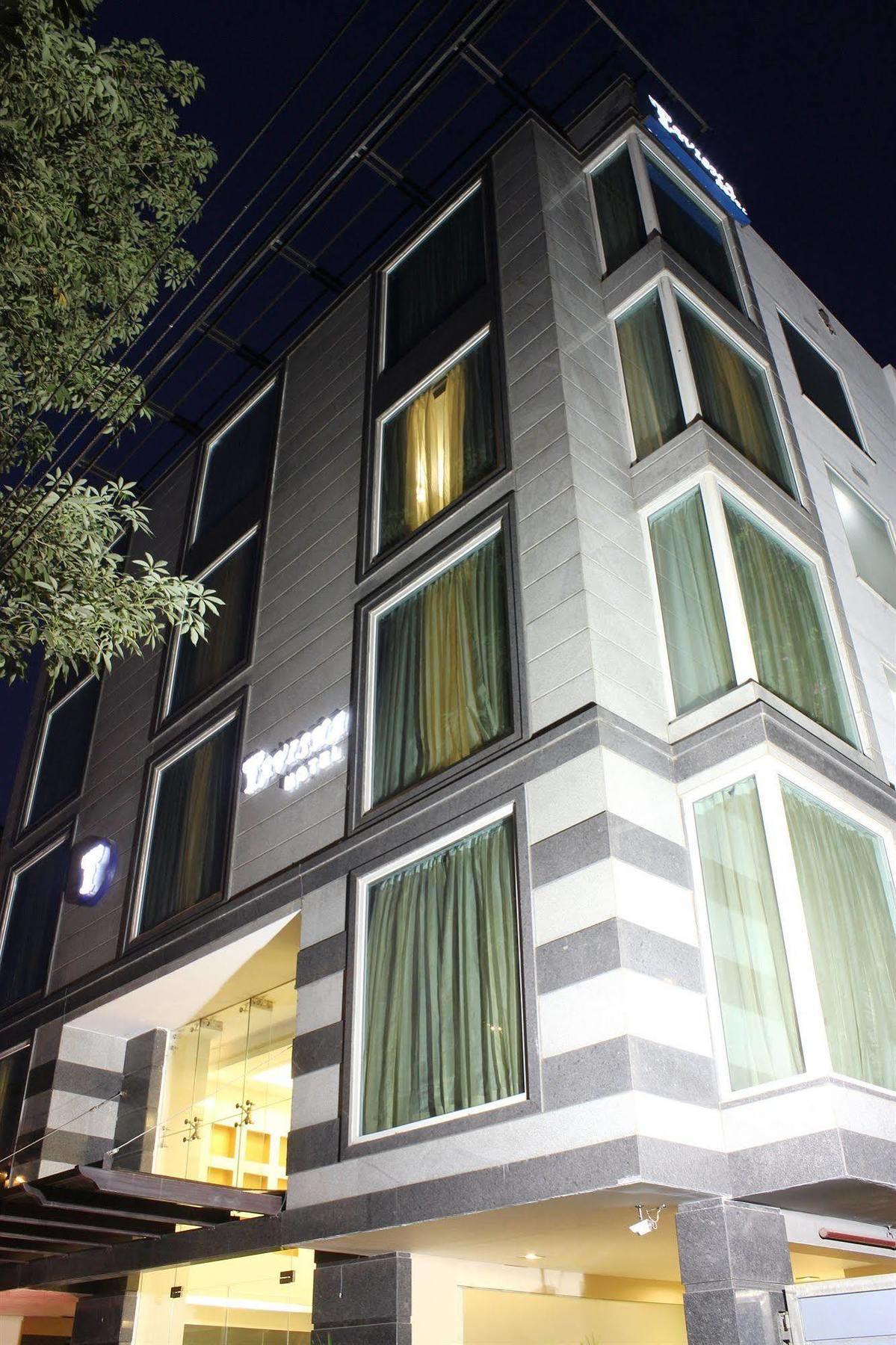 Rosemallow Hotel นิวเดลี ภายนอก รูปภาพ